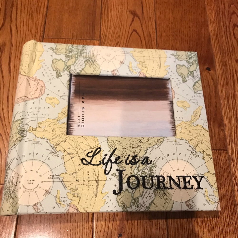 Small Max Studio “Globe” photo album